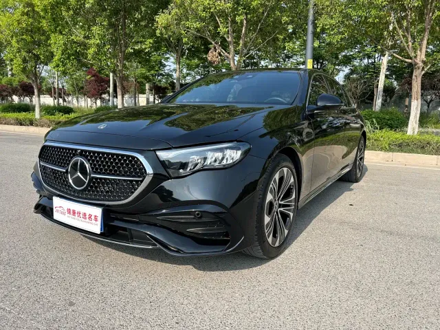 Mercedes-Benz E-Class — Фото автомобиля 3