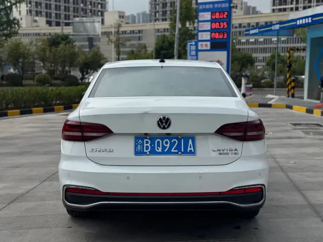 Volkswagen Lavida — Фото автомобиля 5