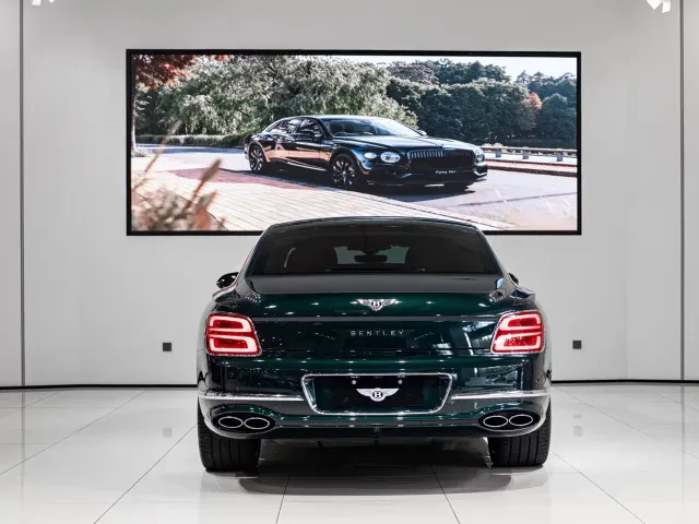 Bentley Flying Spur — Фото автомобиля 6