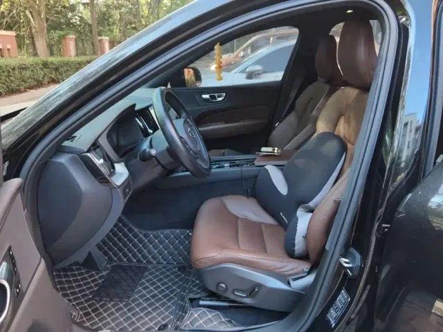 Volvo XC60 — Фото автомобиля 7