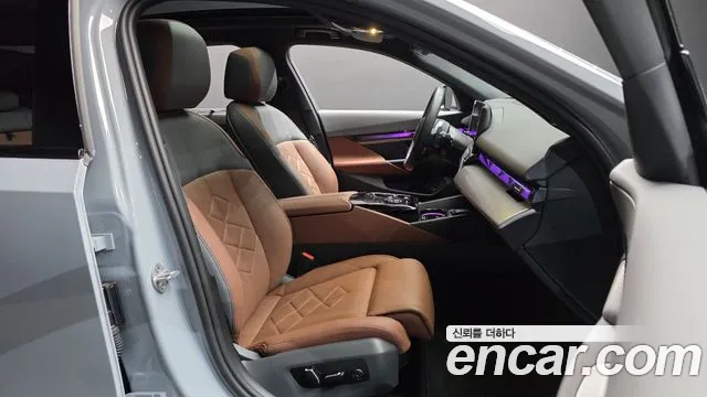 BMW 5 Series G60 — Фото автомобиля 16