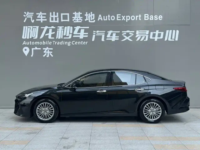 Toyota Camry — Фото автомобиля 3