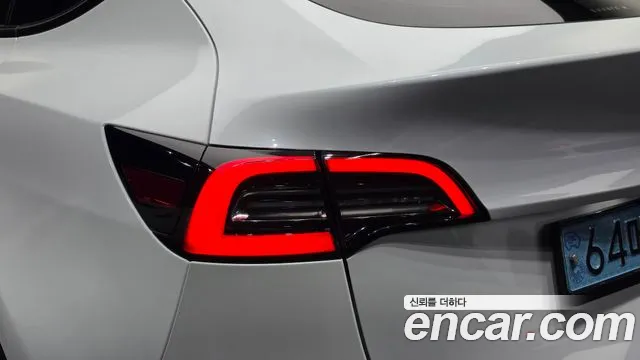Tesla Model Y — Фото автомобиля 8