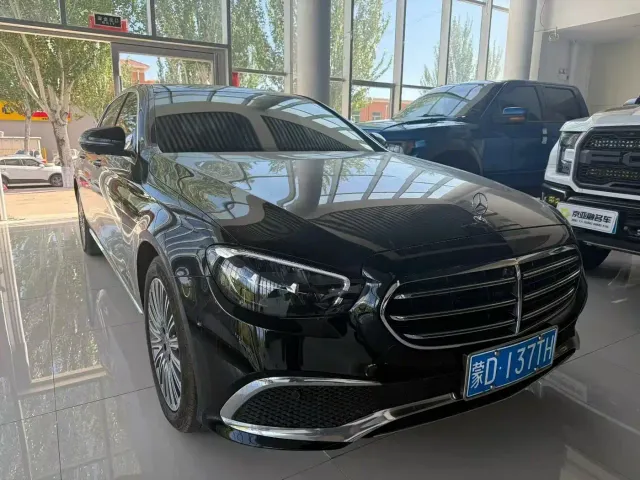 Mercedes-Benz E-Class — Фото автомобиля 2