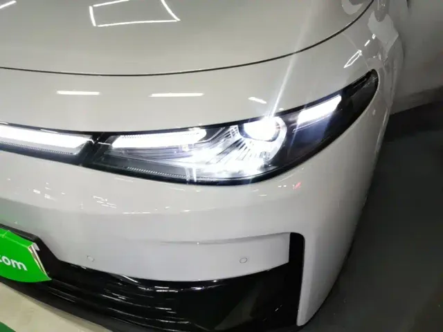 Leapmotor C10 — Фото автомобиля 23