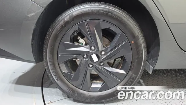 Hyundai Avante CN7 — Фото автомобиля 5