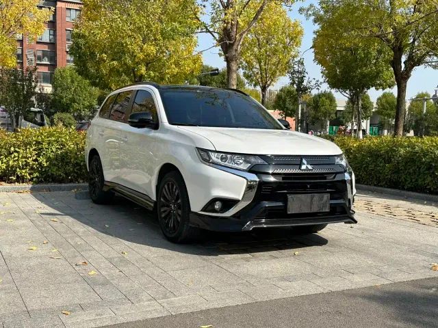 Mitsubishi Outlander — Фото автомобиля 3
