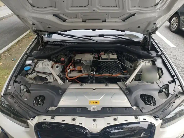BMW iX3 — Фото автомобиля 10
