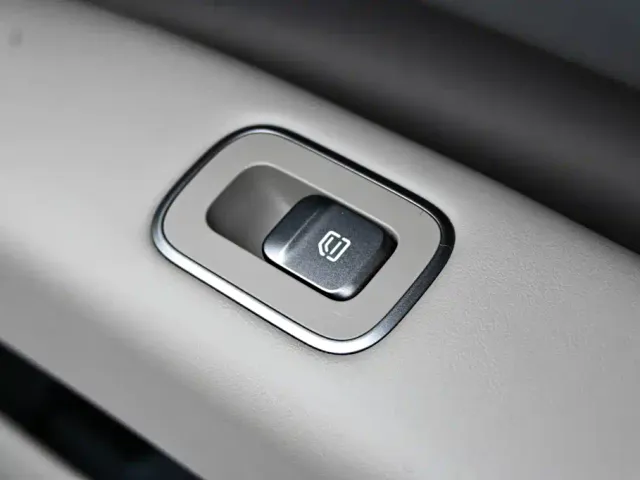 Li Auto i8 — Фото автомобиля 29