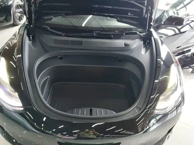 Tesla Model 3 — Фото автомобиля 19