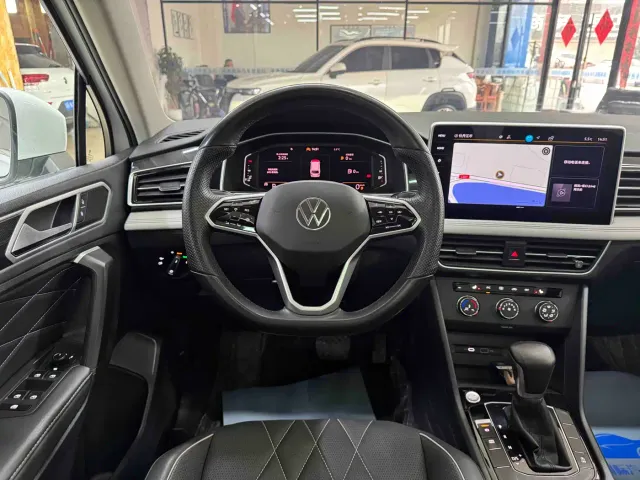 Volkswagen Tiguan L — Фото автомобиля 16