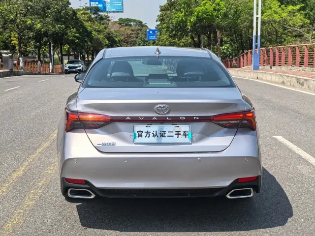 Toyota Avalon — Фото автомобиля 9