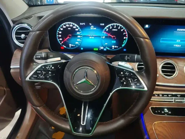 Mercedes-Benz E-Class — Фото автомобиля 10