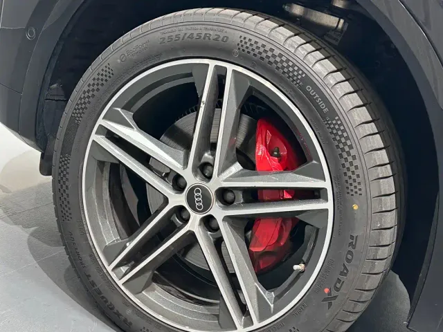 Audi SQ5 — Фото автомобиля 7