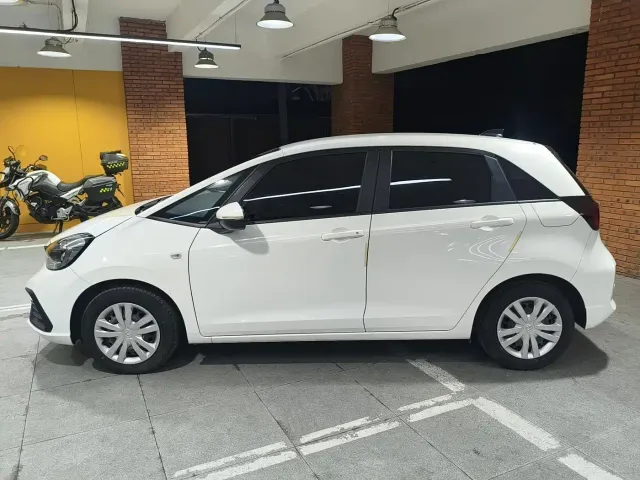 Honda Fit — Фото автомобиля 2
