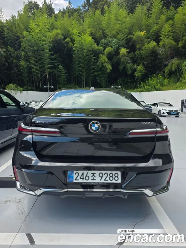 BMW 7 Series G70 — Фото автомобиля 4