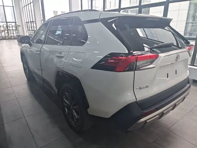 Toyota RAV4 — Фото автомобиля 4