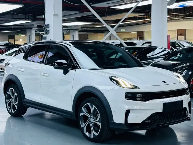 Lynk & Co 06 — Фото автомобиля 3