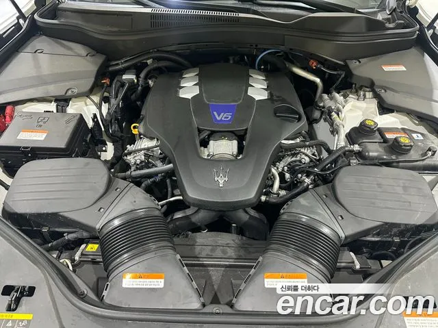 Maserati Levante — Фото автомобиля 6
