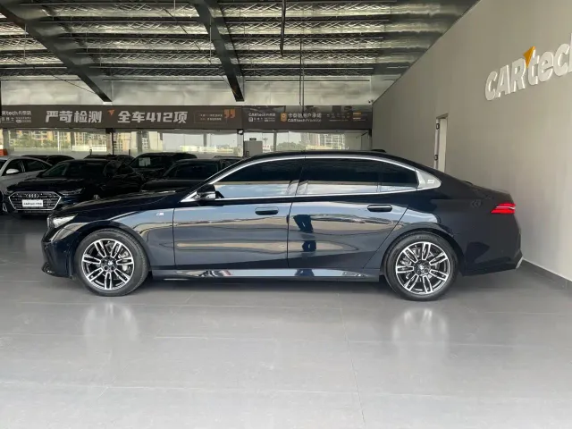 BMW 5 Series — Фото автомобиля 7