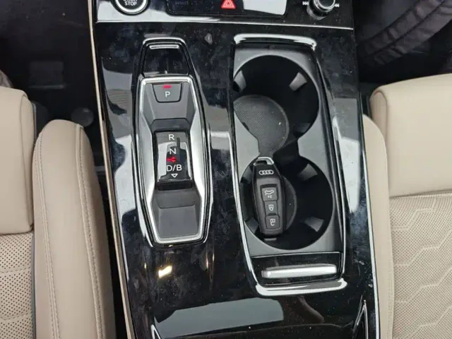Audi Q6L e-tron — Фото автомобиля 13