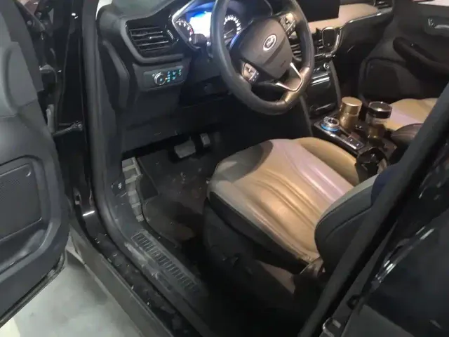 Ford Escape — Фото автомобиля 9