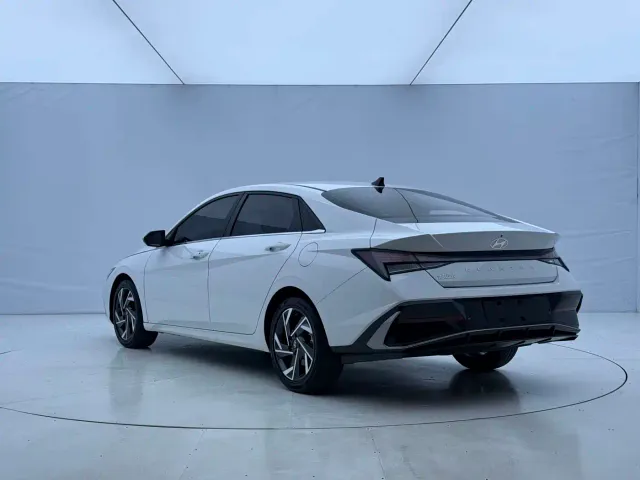 Hyundai Elantra — Фото автомобиля 6