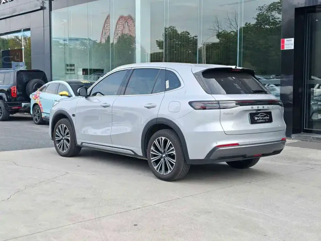Geely Galaxy Starship 7 EM-i — Фото автомобиля 9