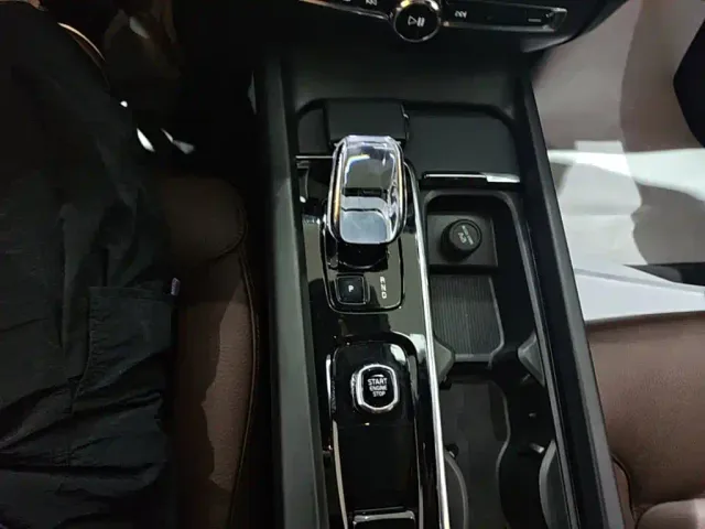Volvo Volvo S60 2024 B4 Elegance Luxury Edition — Фото автомобиля 13