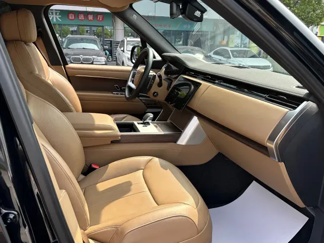 Land Rover Range Rover 2024 3.0 L6 360PS Golden Age Edition — Фото автомобиля 9