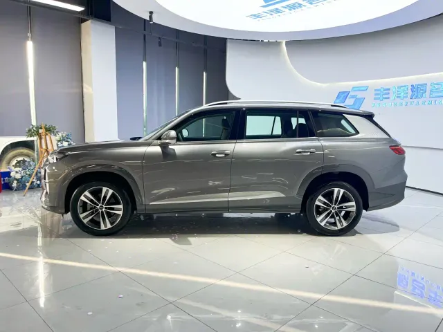 Audi Q6 — Фото автомобиля 3