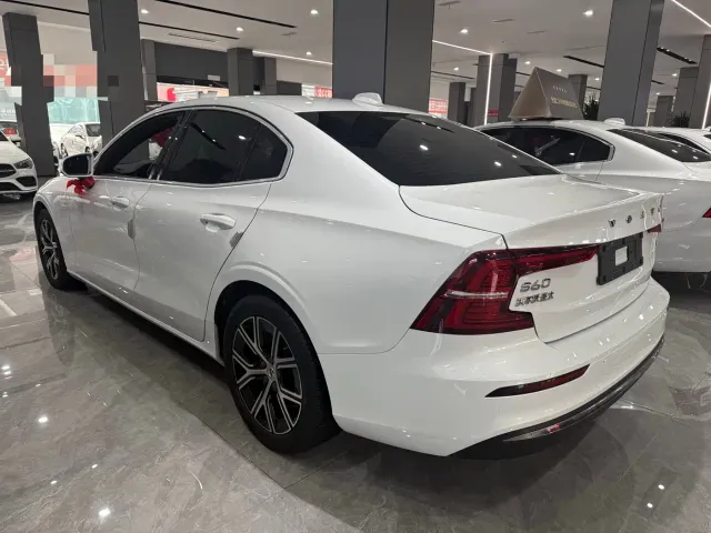 Volvo S60 — Фото автомобиля 10