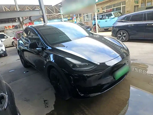 Tesla Model Y — Фото автомобиля 3