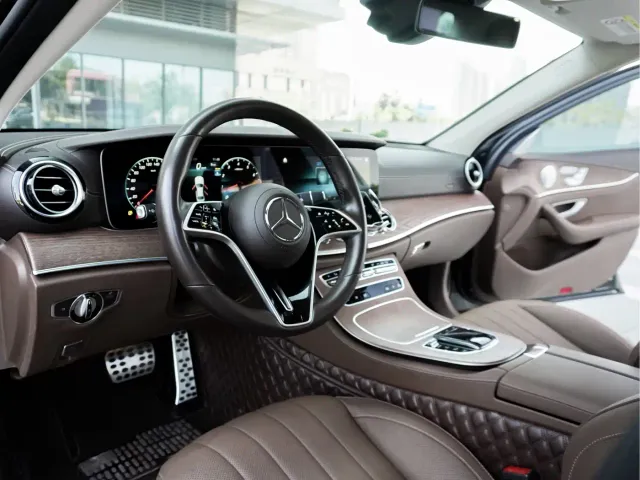 Mercedes-Benz E-Class — Фото автомобиля 11