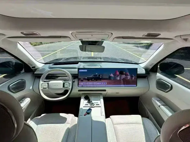 Lynk & Co 900 — Фото автомобиля 4