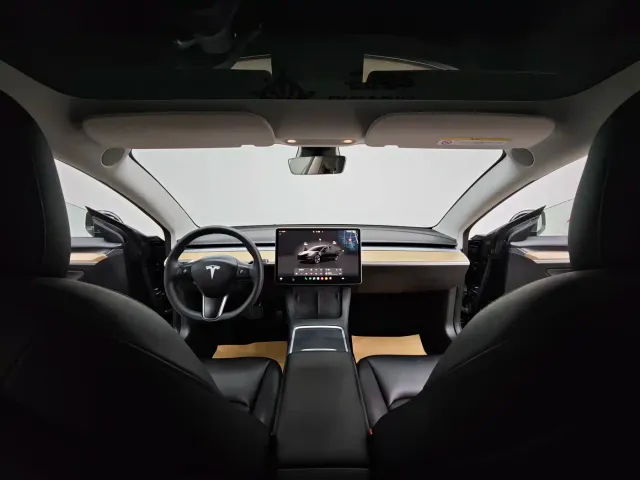 Tesla Model 3 — Фото автомобиля 18