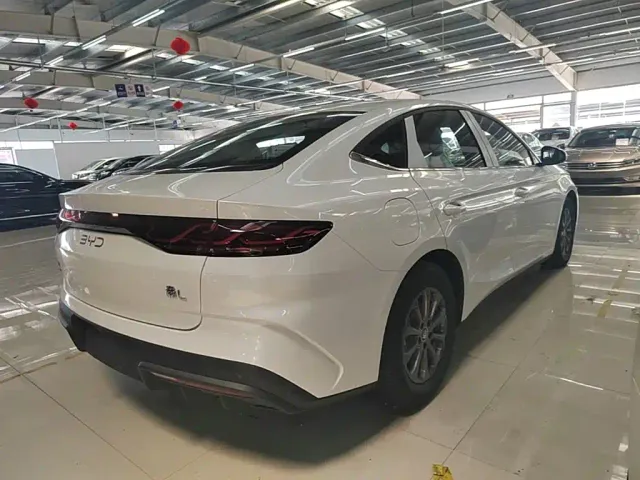 BYD Qin L — Фото автомобиля 6