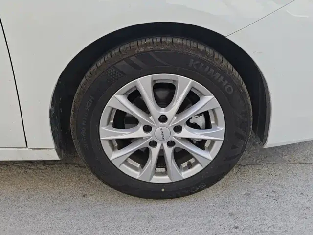 Roewe i5 — Фото автомобиля 6