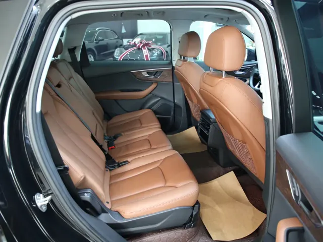 Audi Q7 — Фото автомобиля 12