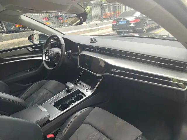 Audi A7L — Фото автомобиля 10