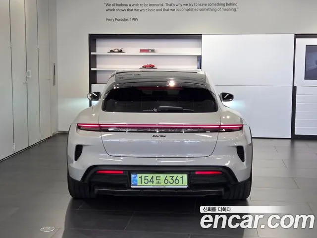 Porsche Taycan — Фото автомобиля 4