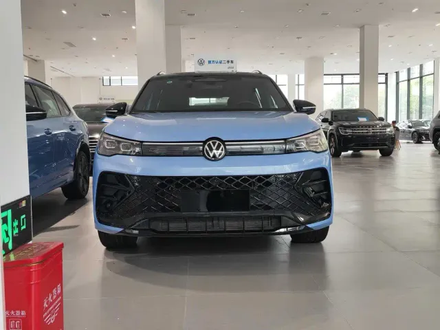 Volkswagen Tiguan L — Фото автомобиля 2