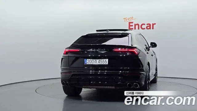 Lamborghini Urus — Фото автомобиля 4