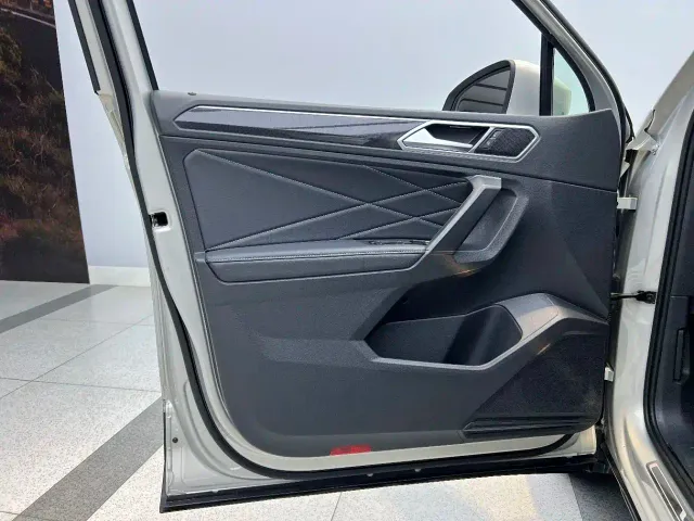 Volkswagen Tiguan L — Фото автомобиля 10