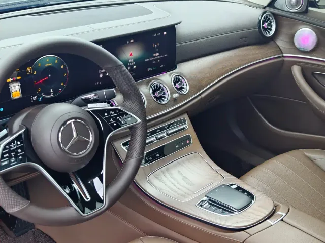 Mercedes-Benz E-Class — Фото автомобиля 11
