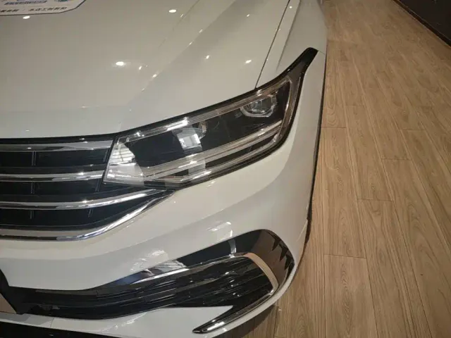 Volkswagen Tiguan L — Фото автомобиля 23