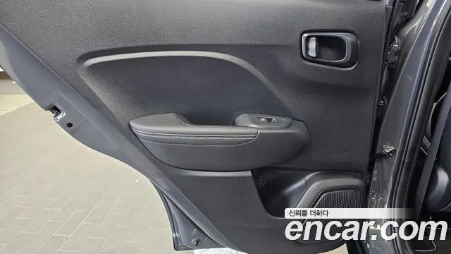 Hyundai Venue — Фото автомобиля 25