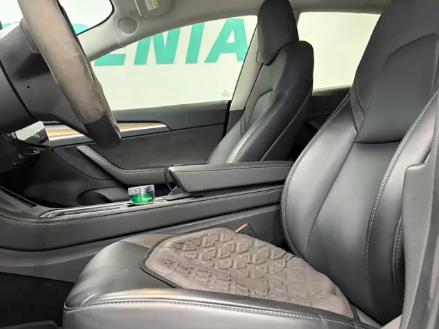 Tesla Model 3 — Фото автомобиля 11