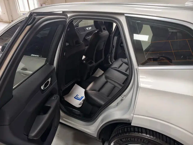 Volvo XC60 — Фото автомобиля 13