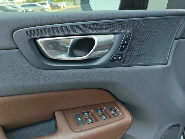 Volvo XC60 — Фото автомобиля 8